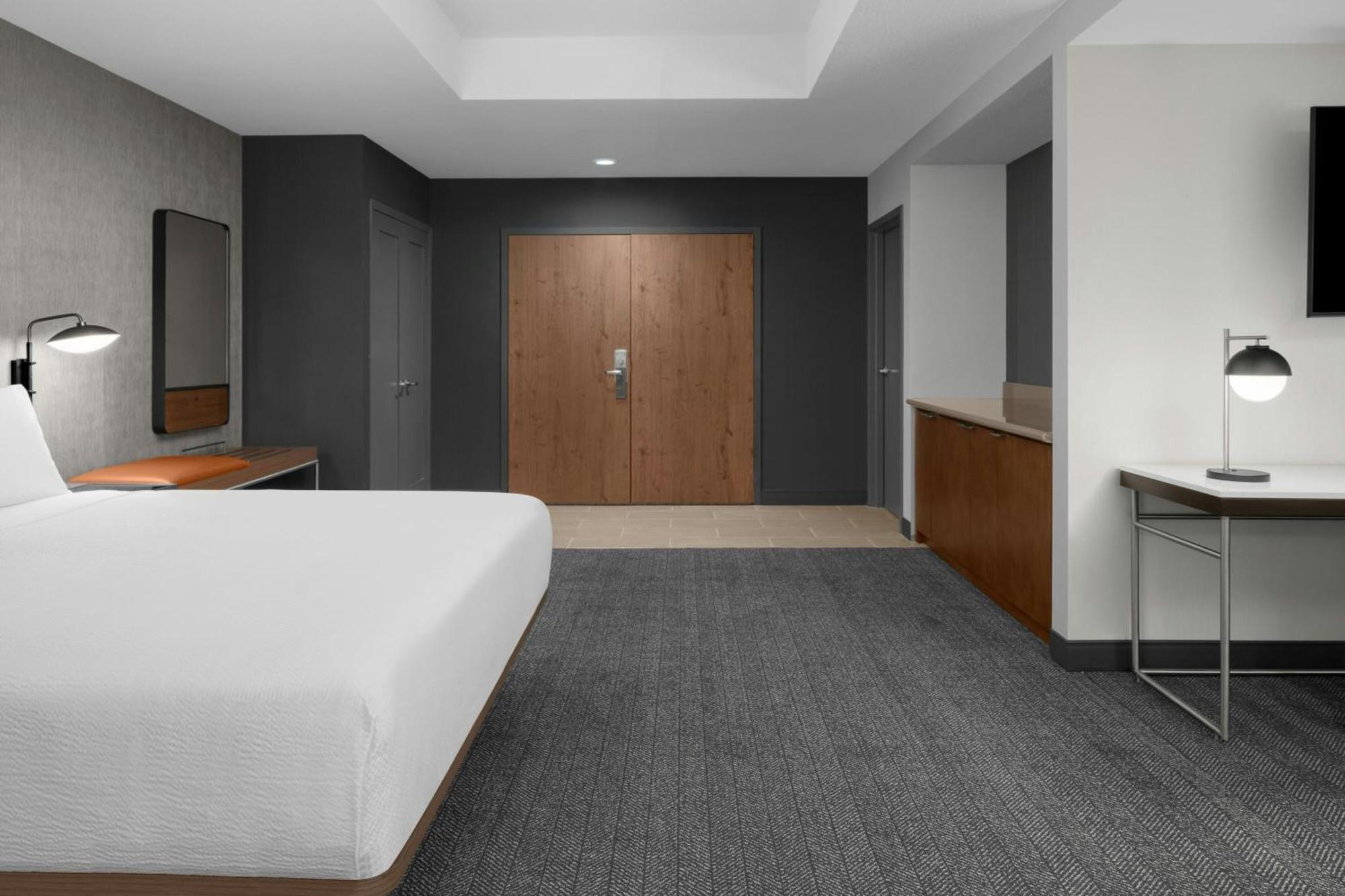 Courtyard San Jose Airport Hotel Bagian luar foto