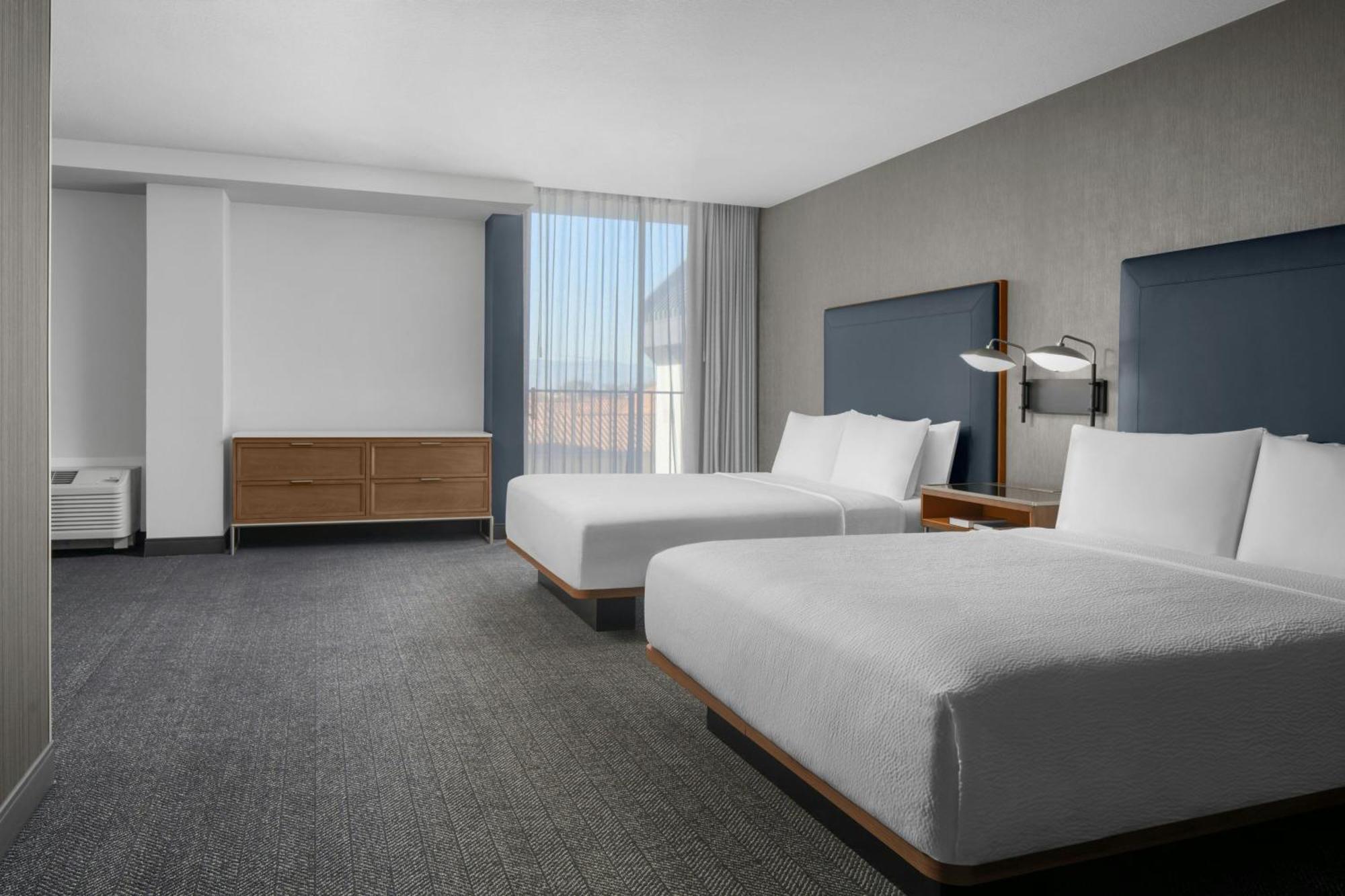 Courtyard San Jose Airport Hotel Bagian luar foto
