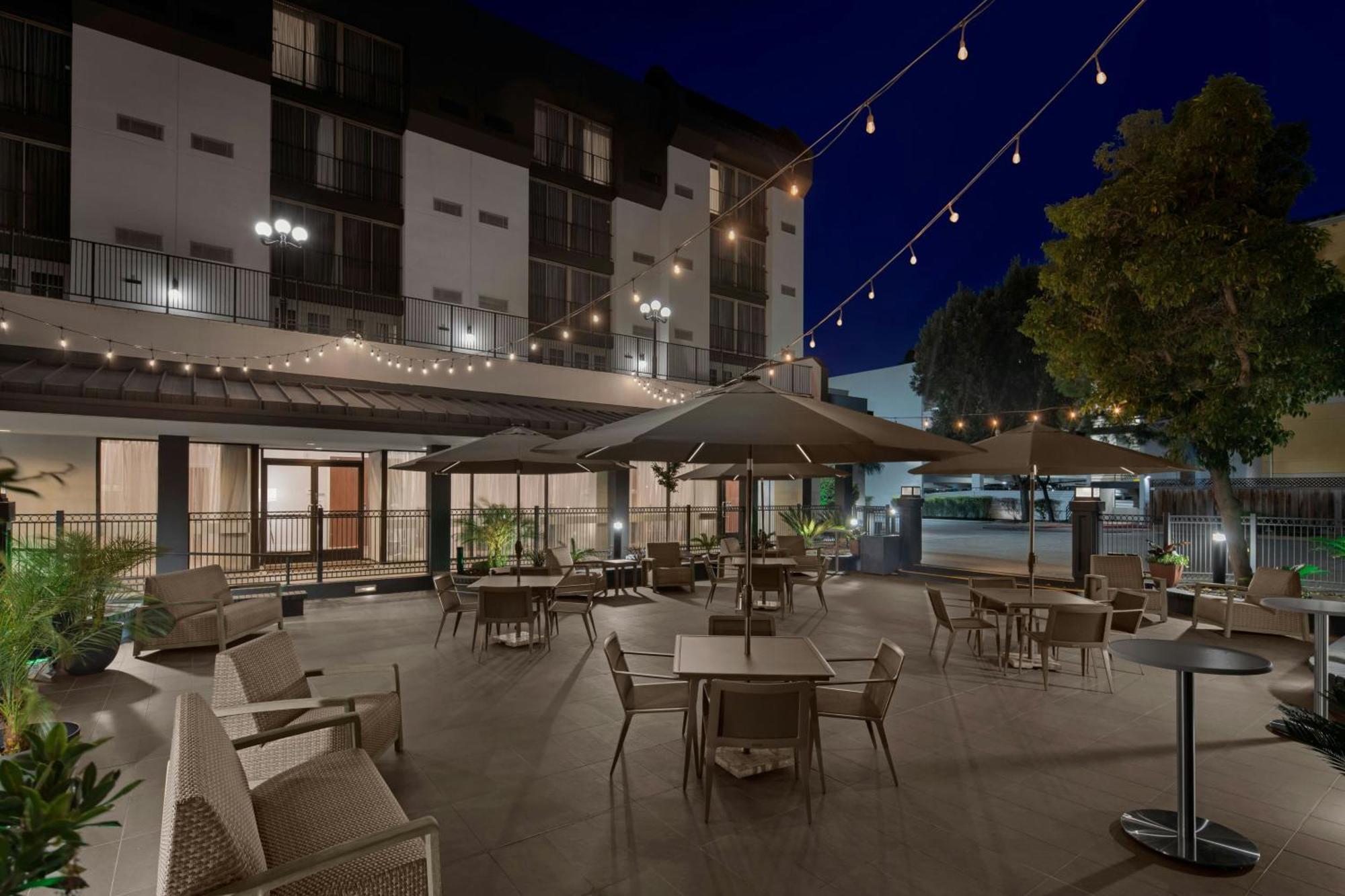 Courtyard San Jose Airport Hotel Bagian luar foto