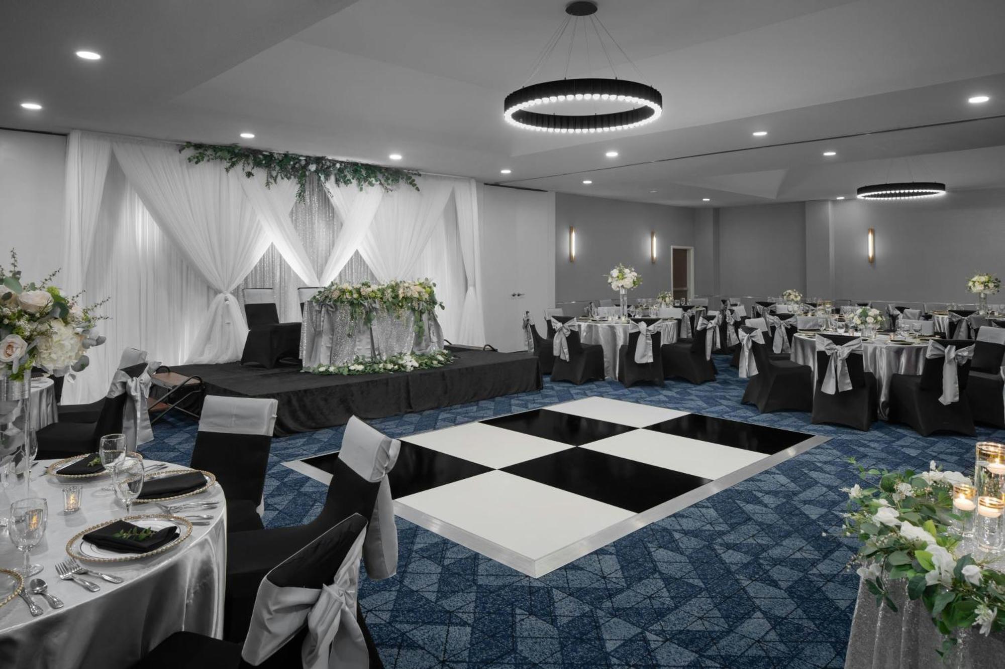 Courtyard San Jose Airport Hotel Bagian luar foto