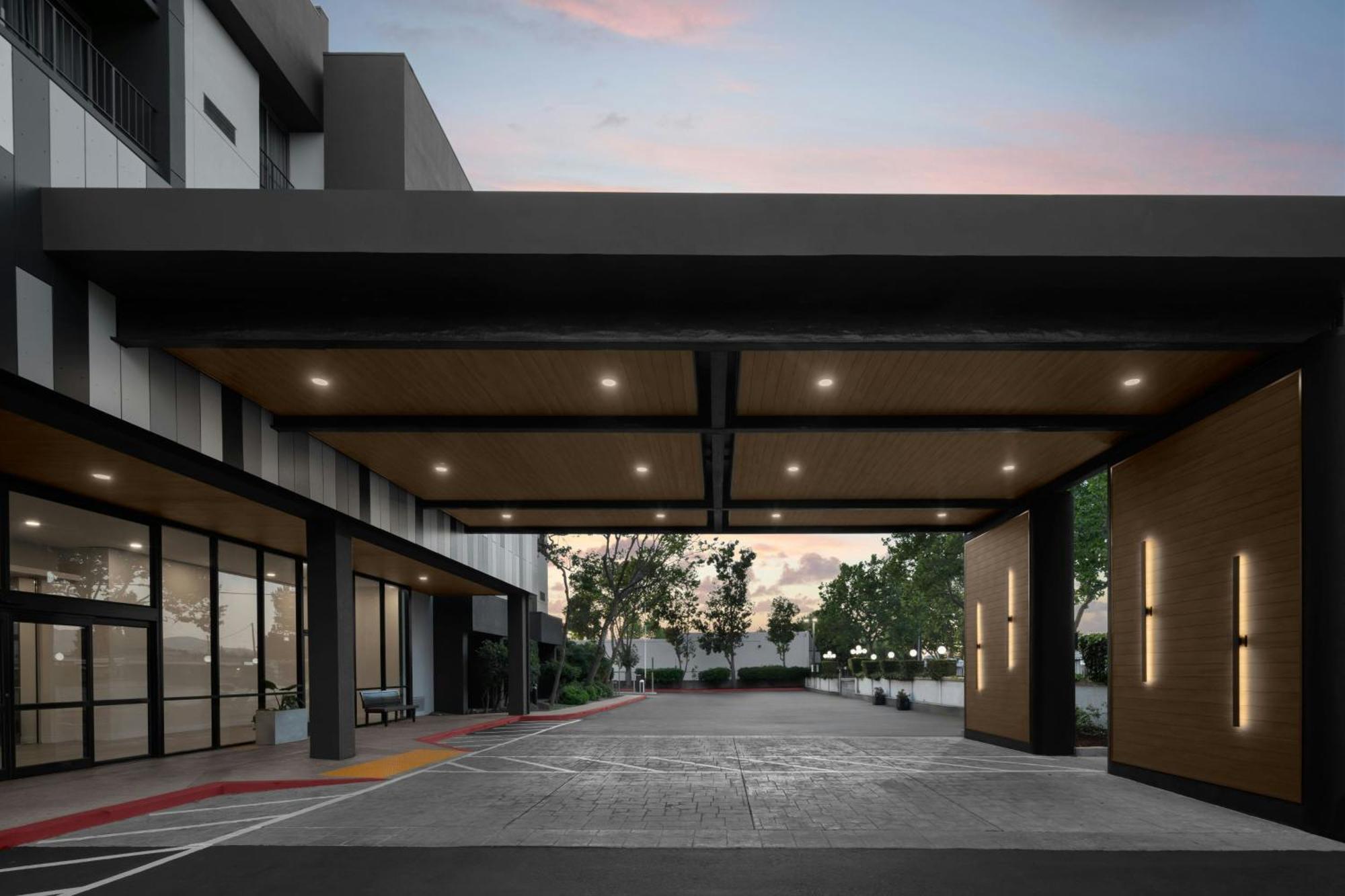 Courtyard San Jose Airport Hotel Bagian luar foto